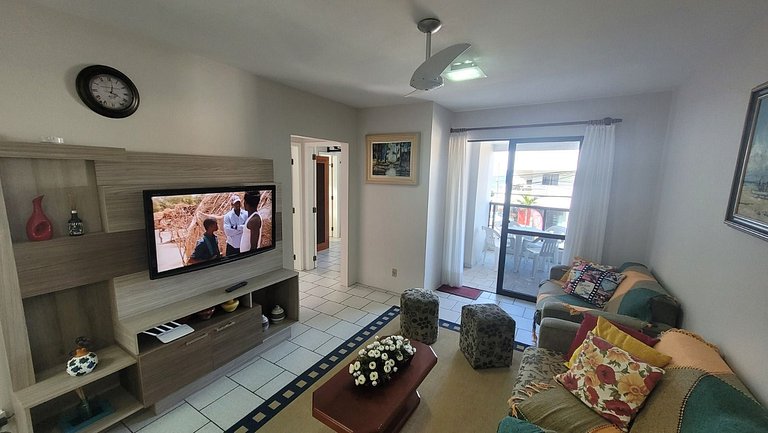 Apto 02 quartos em Bombinhas para 06 pessoas na avenida.