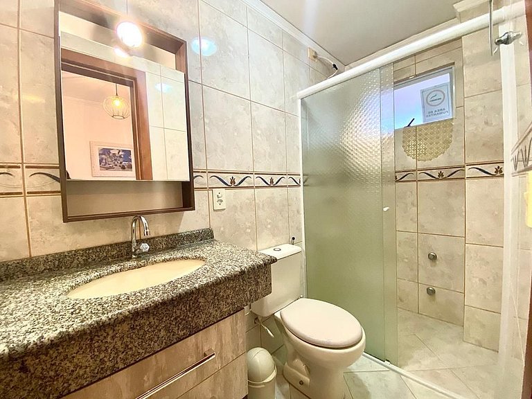 B910 - Apto p/05 pessoas c/ piscina perto da praia