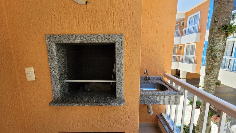 B910 - Apto p/05 pessoas c/ piscina perto da praia