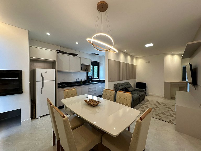 B058 - Apto luxuoso em Bombas para 06 pessoas