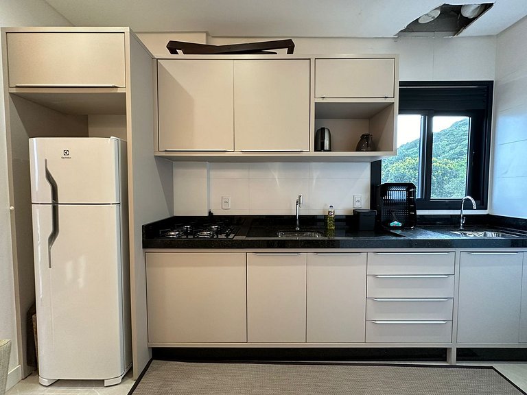 B058 - Apto luxuoso em Bombas para 06 pessoas