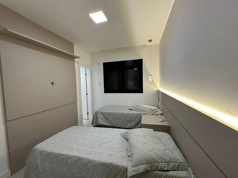 B058 - Apto luxuoso em Bombas para 06 pessoas