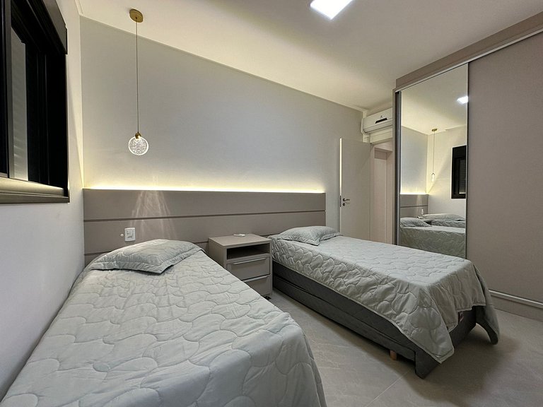 B058 - Apto luxuoso em Bombas para 06 pessoas