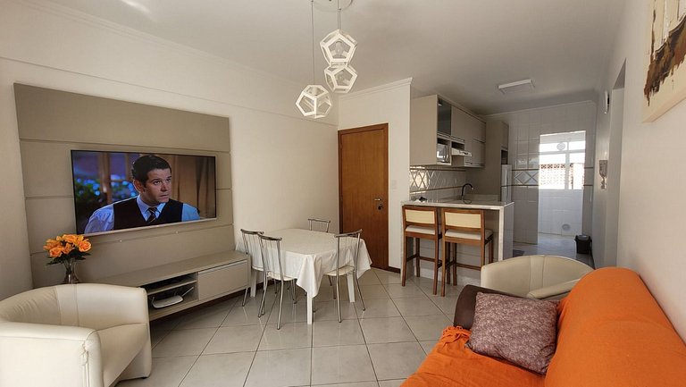 B913 - Apto para 06 pessoas em Bombinhas + piscina