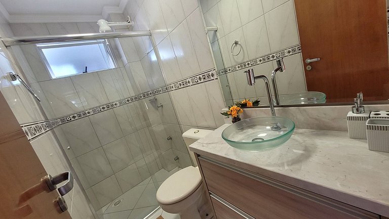 B913 - Apto para 06 pessoas em Bombinhas + piscina