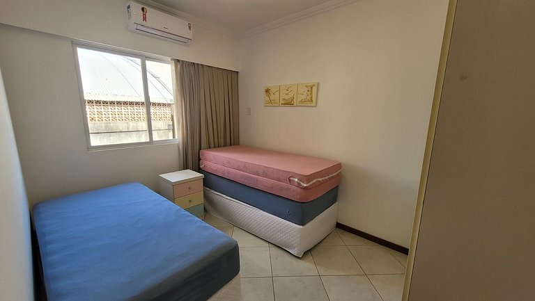 B913 - Apto para 06 pessoas em Bombinhas + piscina