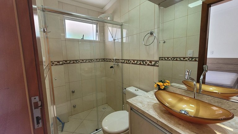 B913 - Apto para 06 pessoas em Bombinhas + piscina