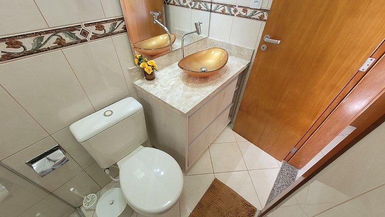 B913 - Apto para 06 pessoas em Bombinhas + piscina