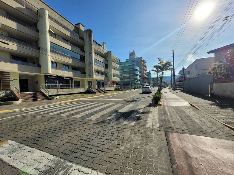 B378 - Apto p/ 06 pessoas perto da praia em Bombas