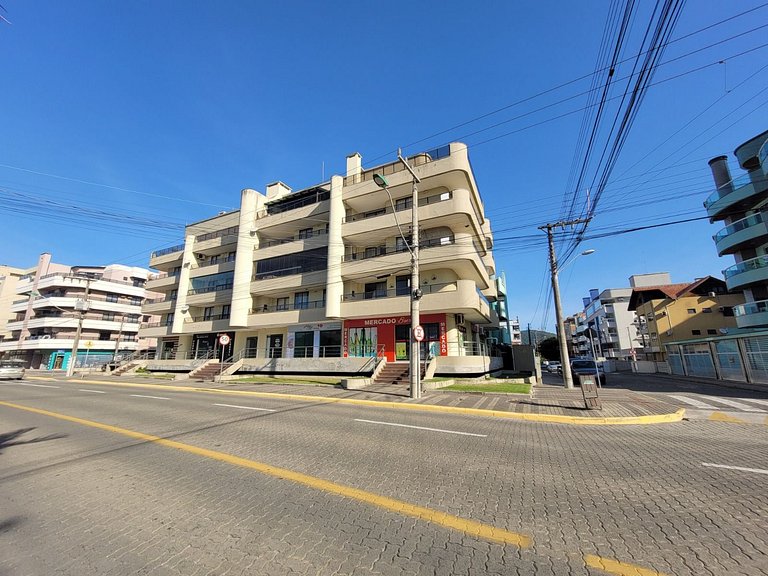 B378 - Apto p/ 06 pessoas perto da praia em Bombas