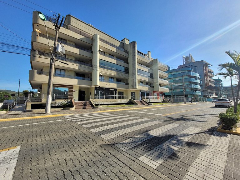 B743 - Apto p/ 05 pessoas perto da praia em Bombas