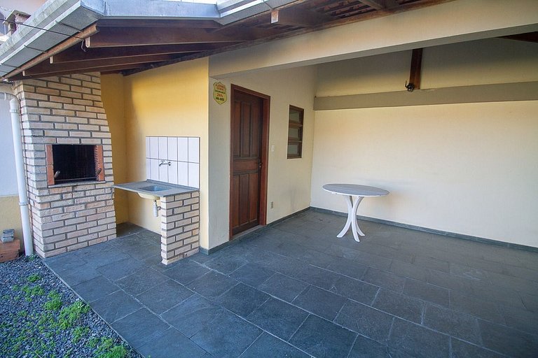 B958 - Casa de praia com 3 quartos em Bombinhas SC