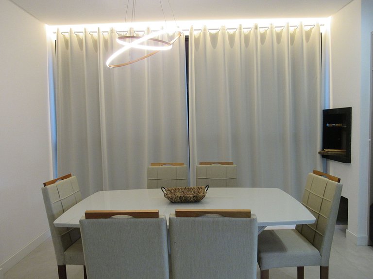 B058 - Apto luxuoso em Bombas para 06 pessoas