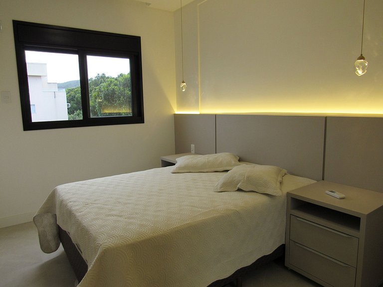 B058 - Apto luxuoso em Bombas para 06 pessoas