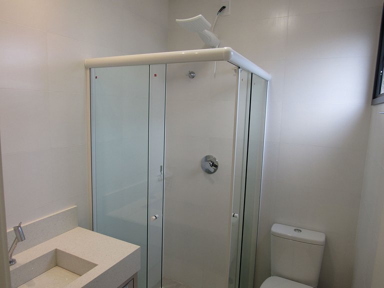 B058 - Apto luxuoso em Bombas para 06 pessoas