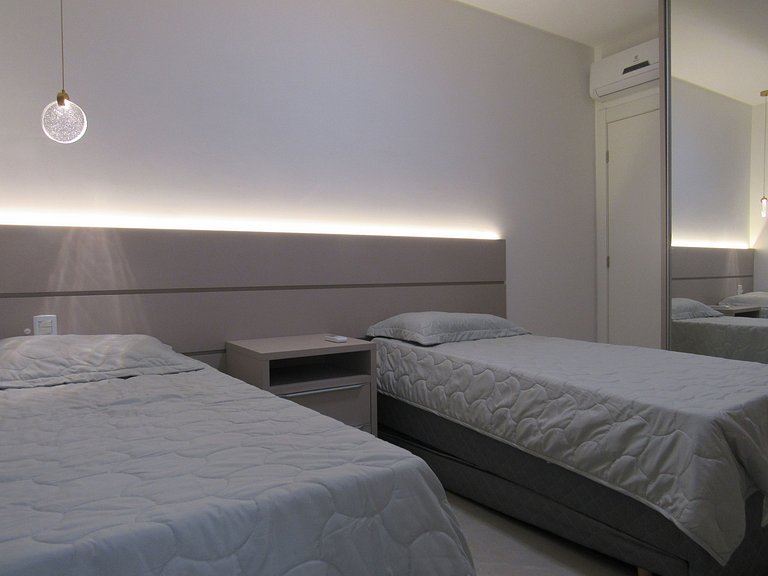 B058 - Apto luxuoso em Bombas para 06 pessoas