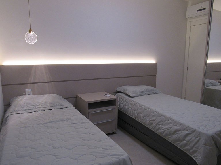 B058 - Apto luxuoso em Bombas para 06 pessoas