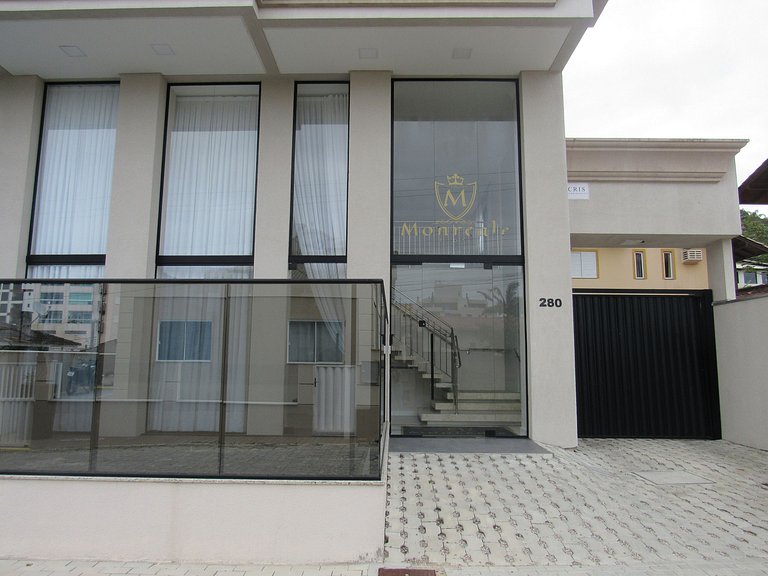 B058 - Apto luxuoso em Bombas para 06 pessoas