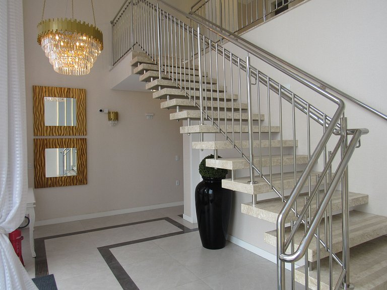 B058 - Apto luxuoso em Bombas para 06 pessoas