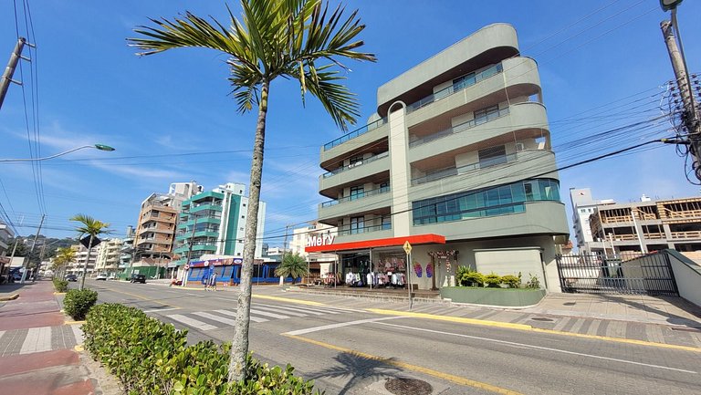 Apto 2 quartos com sacada/churrasqueira com vista para o mar