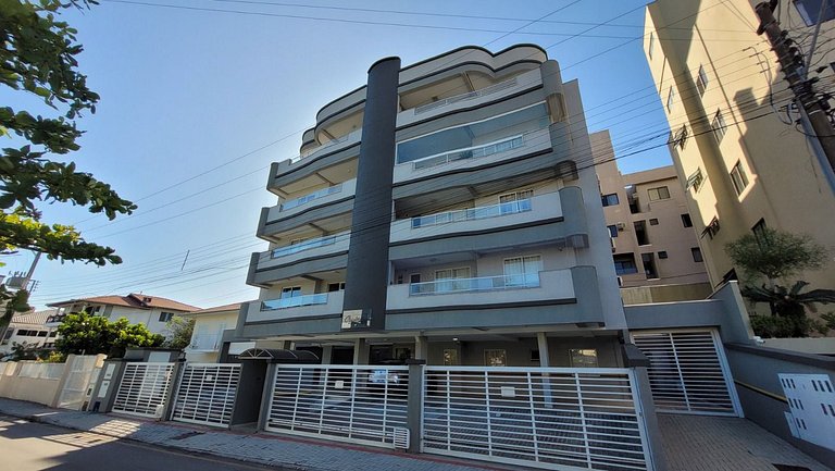 B778 - Apto próx. do mar p/ 5 pessoas em Bombas SC