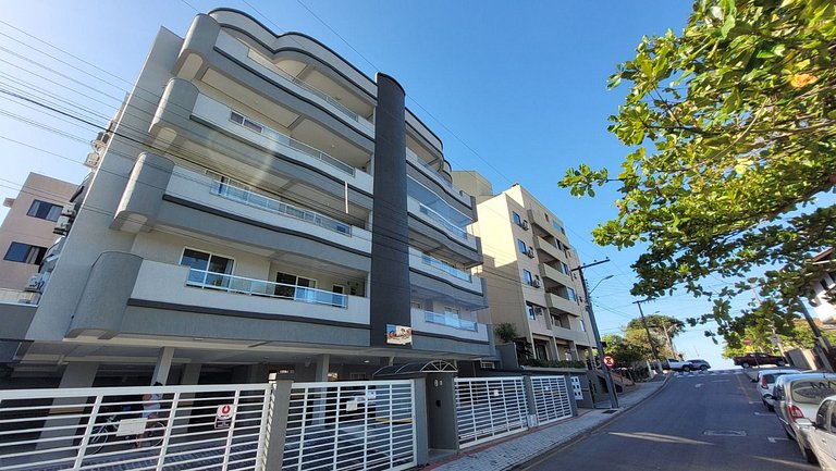 B778 - Apto próx. do mar p/ 5 pessoas em Bombas SC