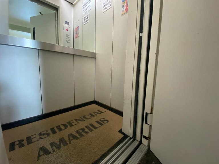 Apto 2 quartos com sacada/churrasqueira com vista para o mar