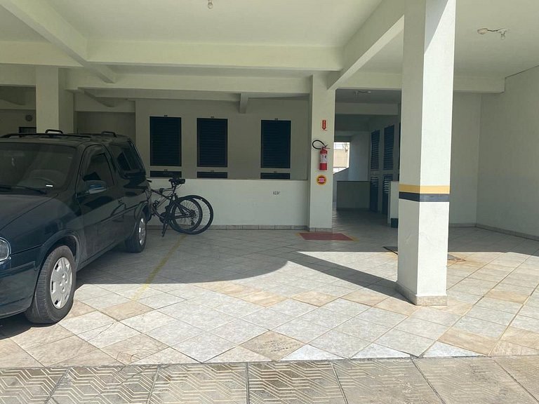 Apto 2 quartos com sacada/churrasqueira com vista para o mar