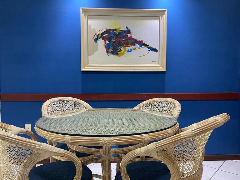 Apto 2 quartos com sacada/churrasqueira com vista para o mar