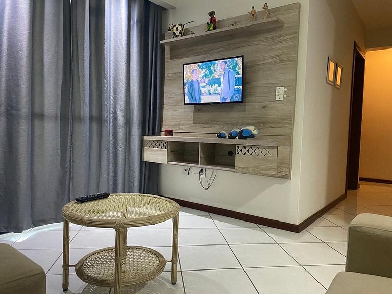 Apto 2 quartos com sacada/churrasqueira com vista para o mar