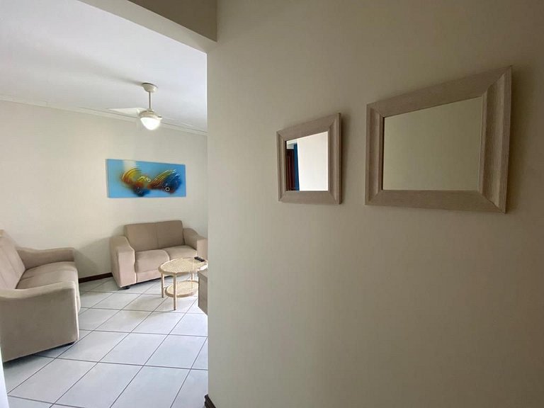 Apto 2 quartos com sacada/churrasqueira com vista para o mar