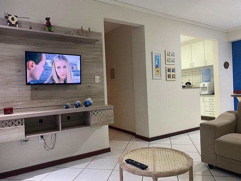 Apto 2 quartos com sacada/churrasqueira com vista para o mar