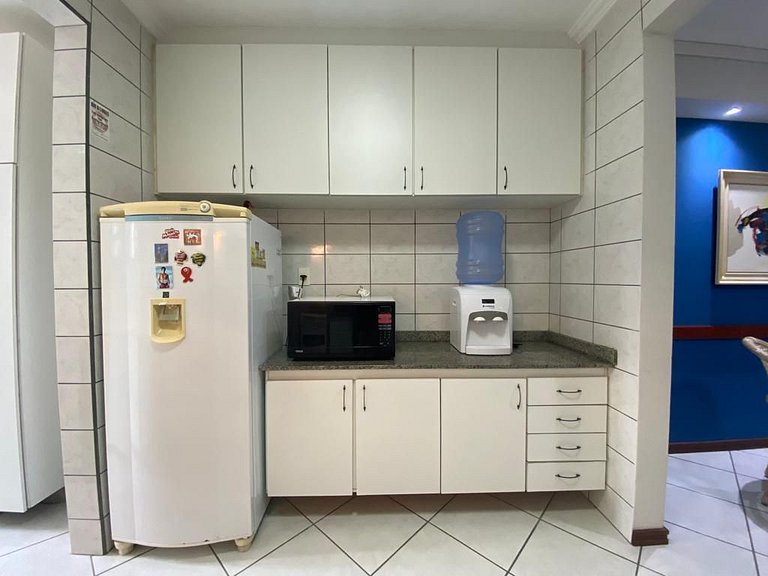 Apto 2 quartos com sacada/churrasqueira com vista para o mar