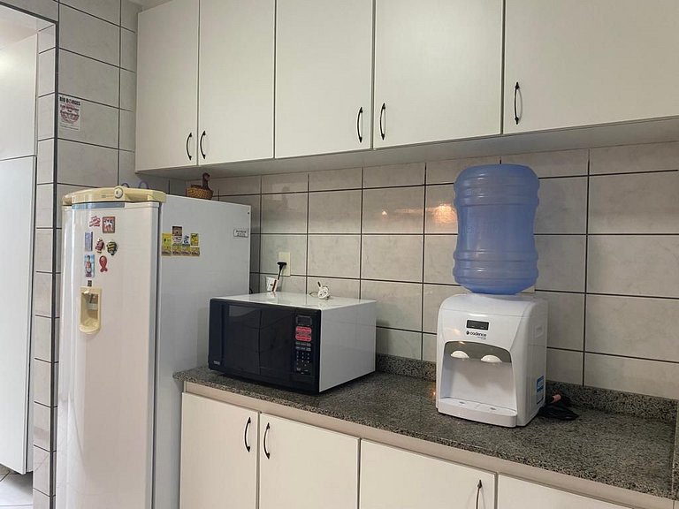 Apto 2 quartos com sacada/churrasqueira com vista para o mar