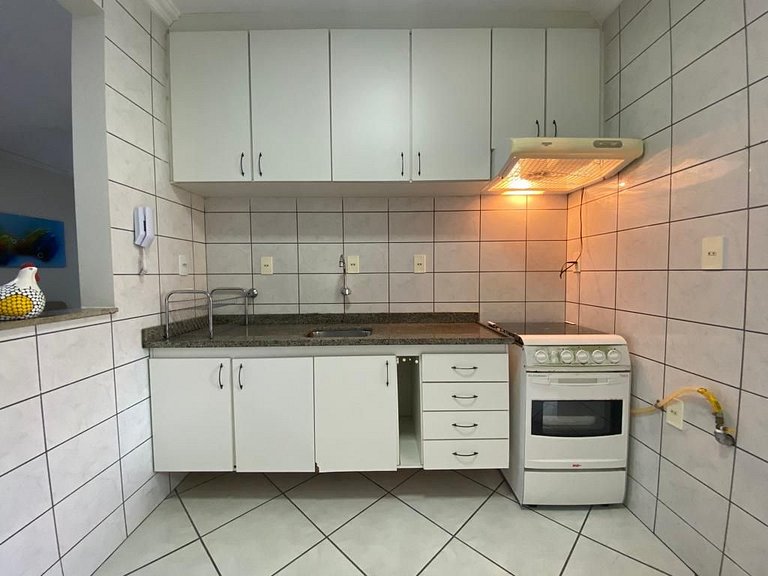 Apto 2 quartos com sacada/churrasqueira com vista para o mar