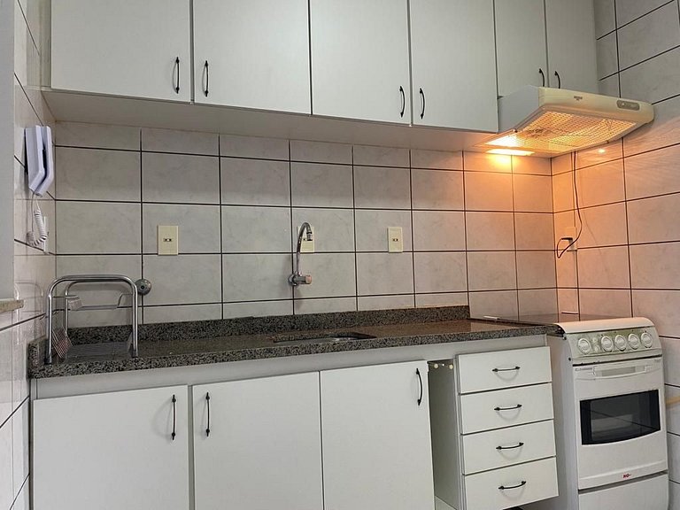 Apto 2 quartos com sacada/churrasqueira com vista para o mar