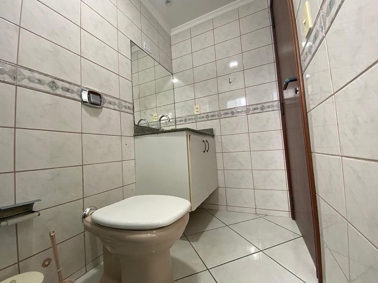 Apto 2 quartos com sacada/churrasqueira com vista para o mar