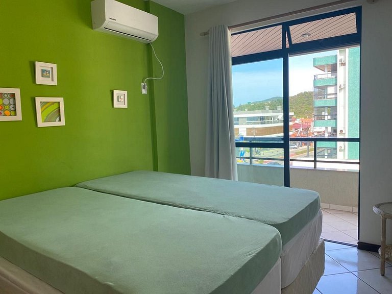 Apto 2 quartos com sacada/churrasqueira com vista para o mar