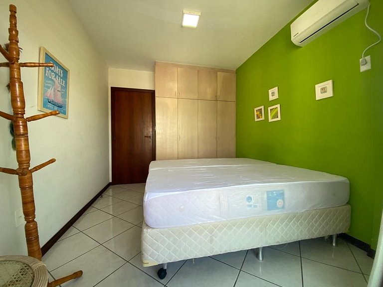 Apto 2 quartos com sacada/churrasqueira com vista para o mar