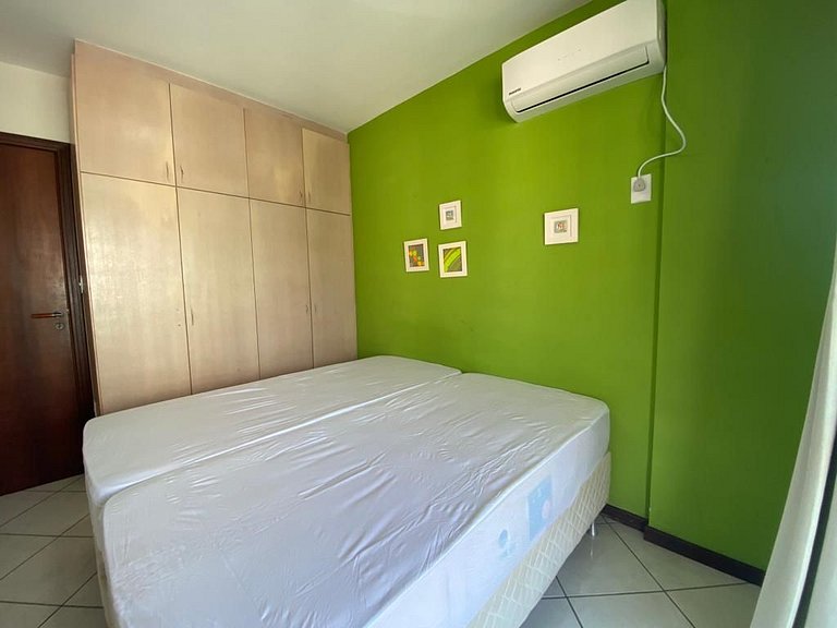 Apto 2 quartos com sacada/churrasqueira com vista para o mar