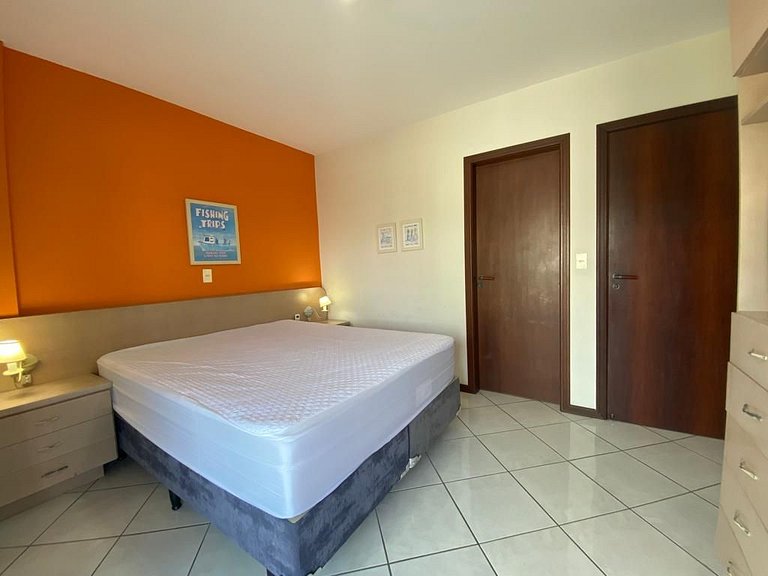 Apto 2 quartos com sacada/churrasqueira com vista para o mar