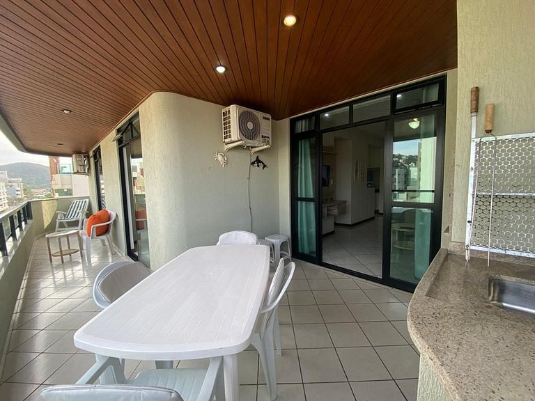 Apto 2 quartos com sacada/churrasqueira com vista para o mar