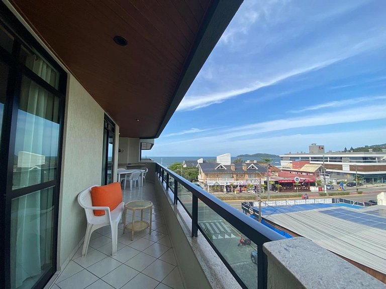 Apto 2 quartos com sacada/churrasqueira com vista para o mar