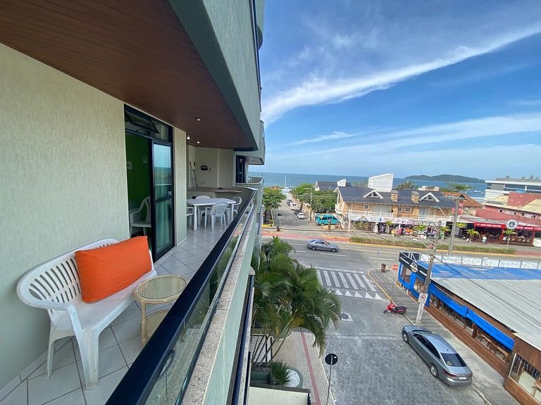 Apto 2 quartos com sacada/churrasqueira com vista para o mar