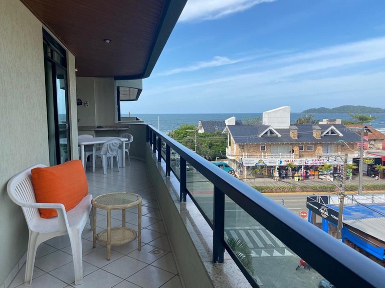 Apto 2 quartos com sacada/churrasqueira com vista para o mar