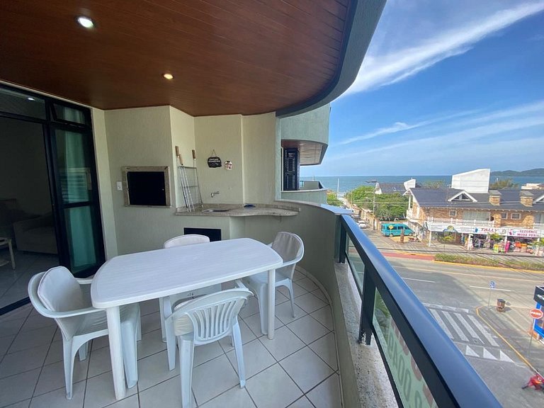 Apto 2 quartos com sacada/churrasqueira com vista para o mar