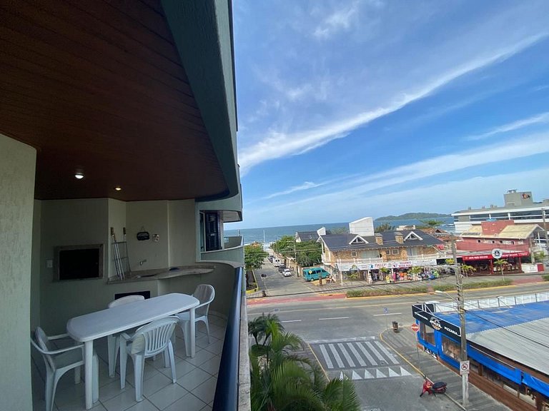 Apto 2 quartos com sacada/churrasqueira com vista para o mar
