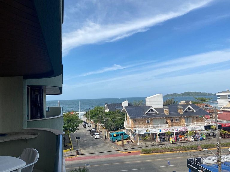 Apto 2 quartos com sacada/churrasqueira com vista para o mar