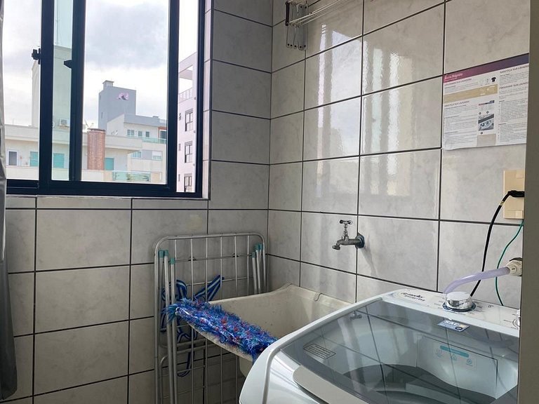 Apto 2 quartos com sacada/churrasqueira com vista para o mar