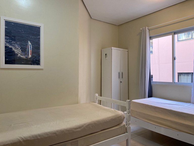 B778 - Apto próx. do mar p/ 5 pessoas em Bombas SC